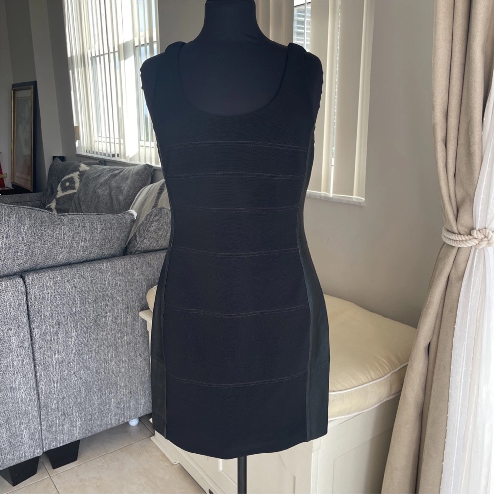 Charlotte Ronson Sz 6 Black stretch Dress sides in Lamb Leather